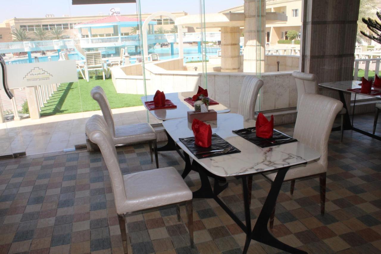 Al Salam Grand Hotel & Resort Al Buraimi Bagian luar foto